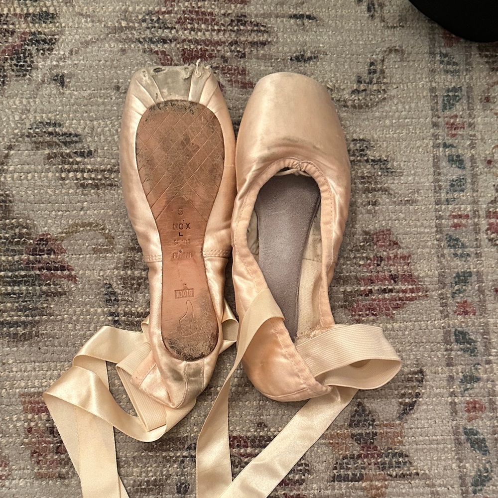 Old well worn petite elegant Satin Pointe shoes